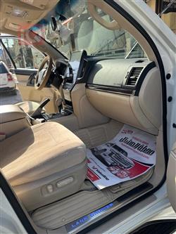 تۆیۆتا لاند کروزەر